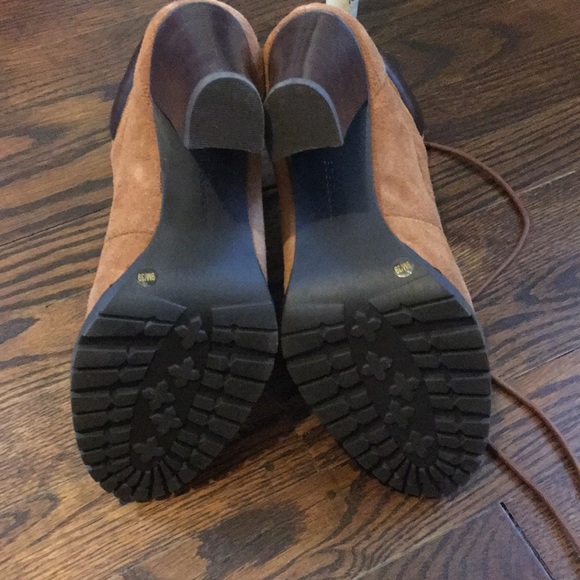 ✅BCBG suede boots - Picture 4 of 5